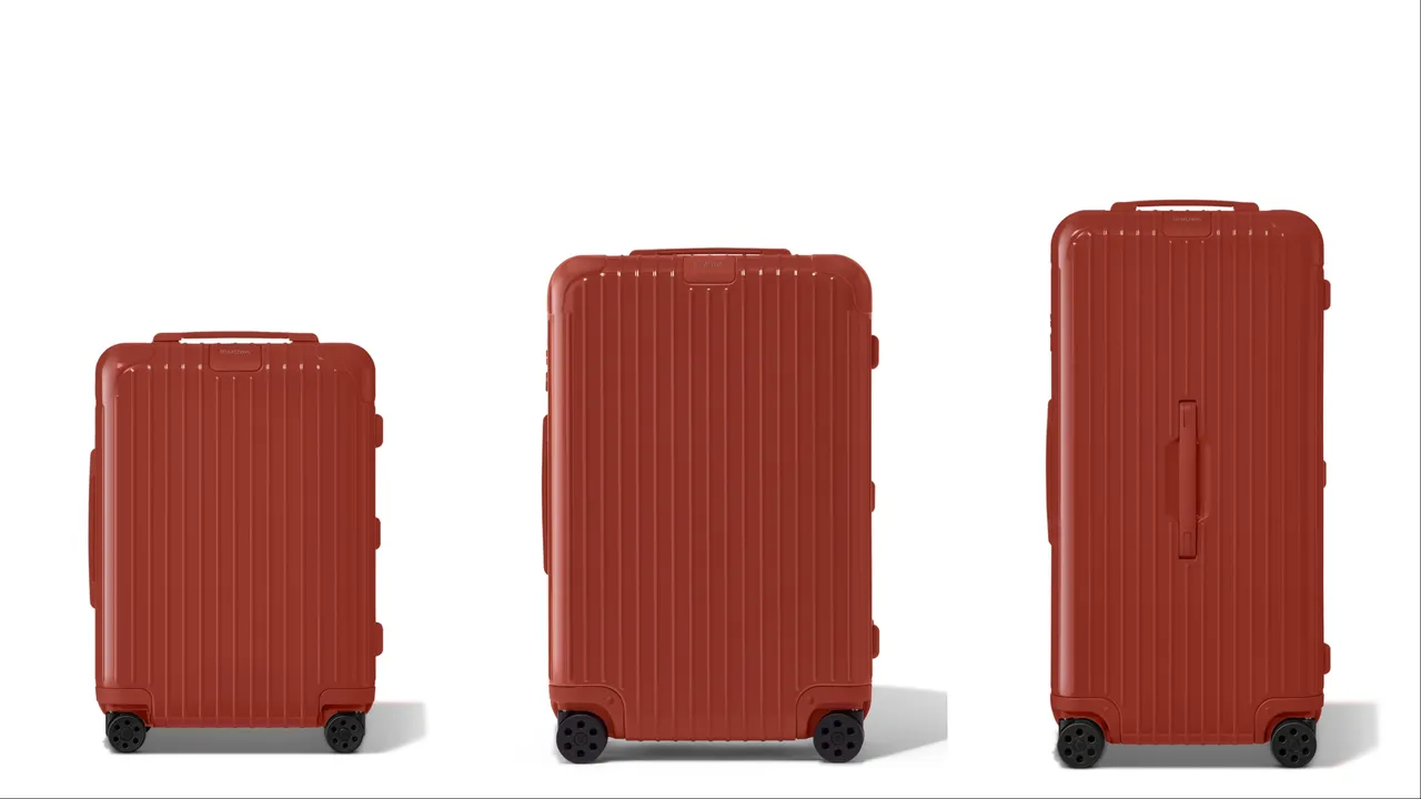 RIMOWA Terracotta赤陶色21吋Cabin／3万500元（左起）、26吋Check-In M／3万5200元、31吋Trunk Plus／4万8400元。品牌提供