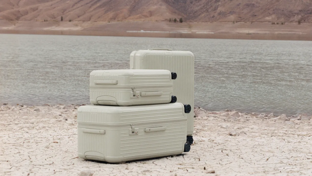 Cla灰砾色为中性且柔和的灰米调，内敛之中流露出自然静谧气息。品牌提供