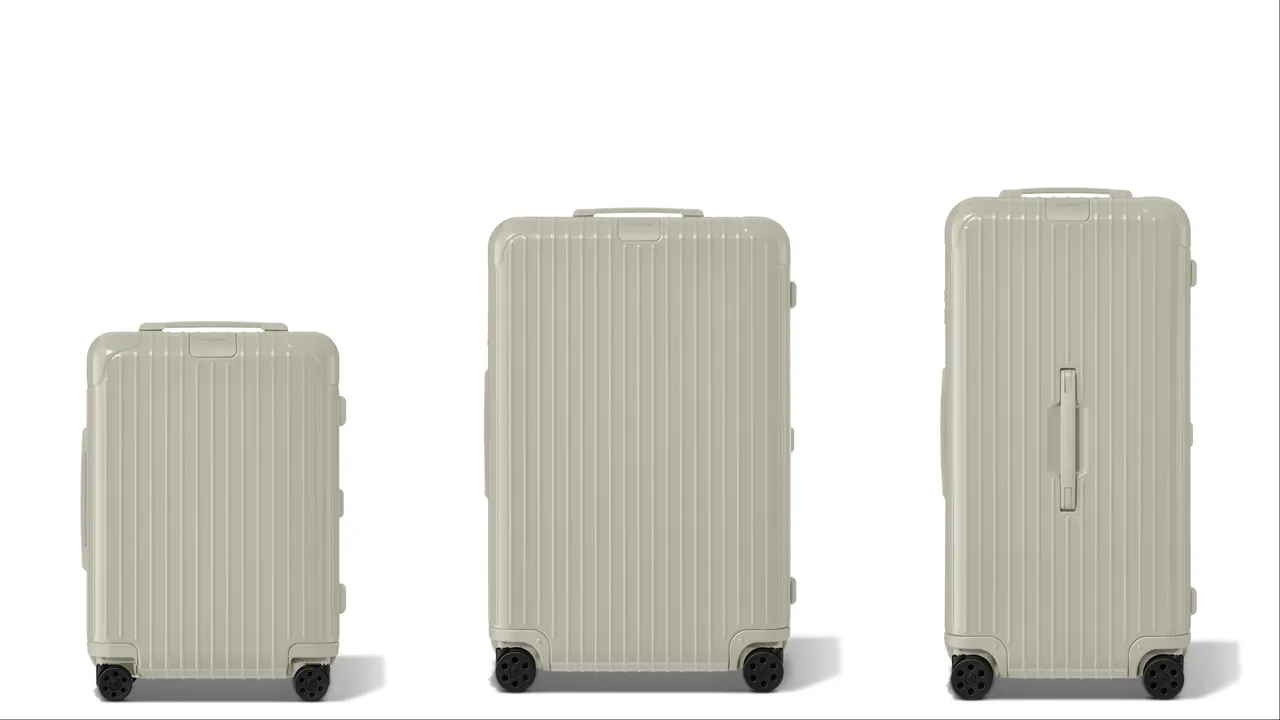 RIMOWA Clay灰砾色21吋Cabin／3万500元（左起）、30吋Check-In L／3万8200元、31吋Trunk Plus／4万8400元。品牌提供
