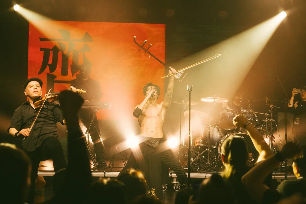 主唱Freddy展示精實好身材。文化總會提供