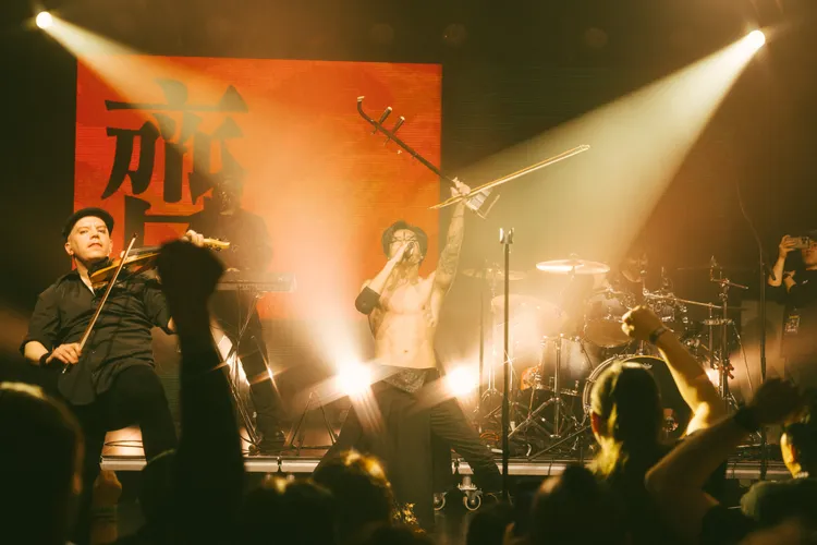 主唱Freddy展示精實好身材。文化總會提供