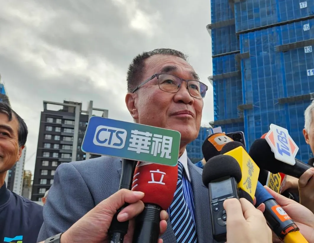 李四川回应新北选战等相关议题，但对于是否参选仍三缄其口。张彩茜摄