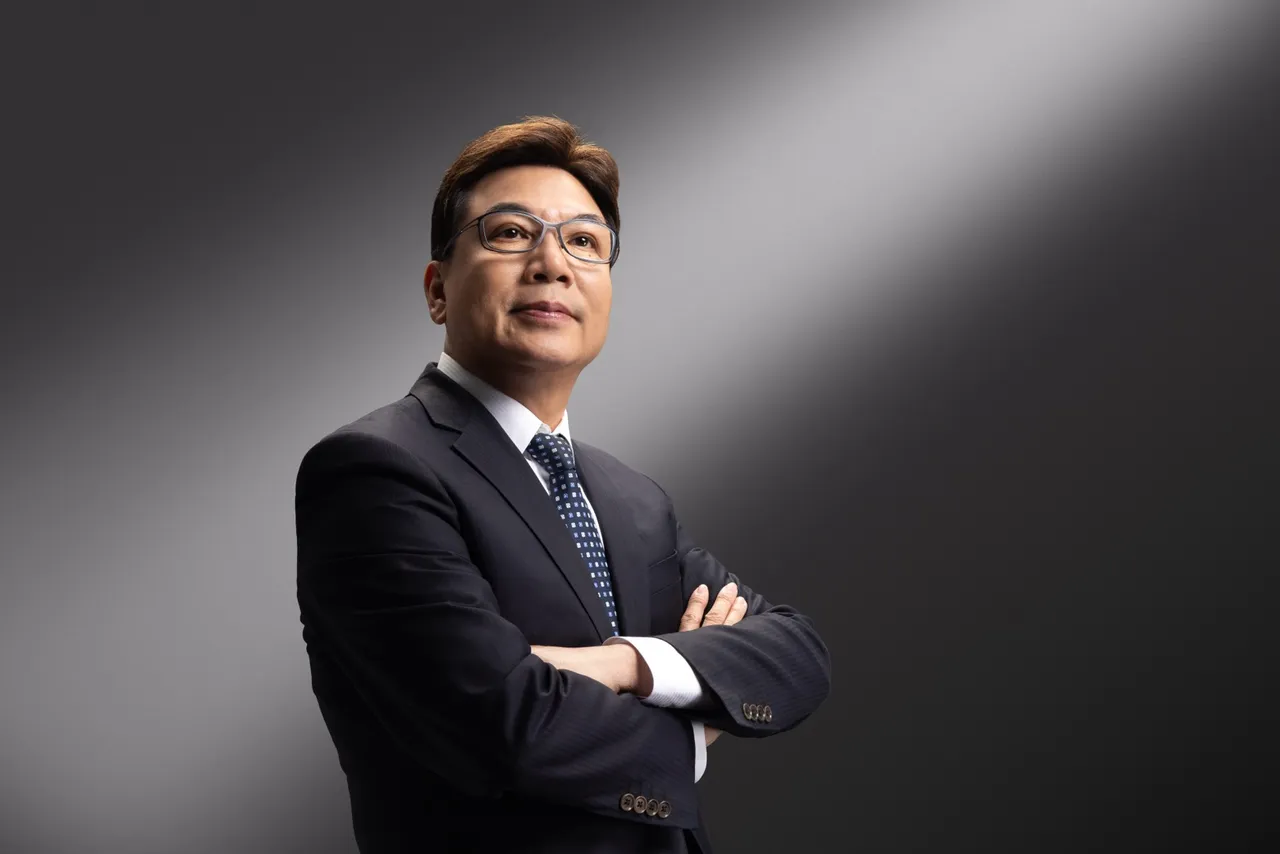 刘和然基层默默耕耘，等待一次跳跃的机会。翻摄自刘和然脸书