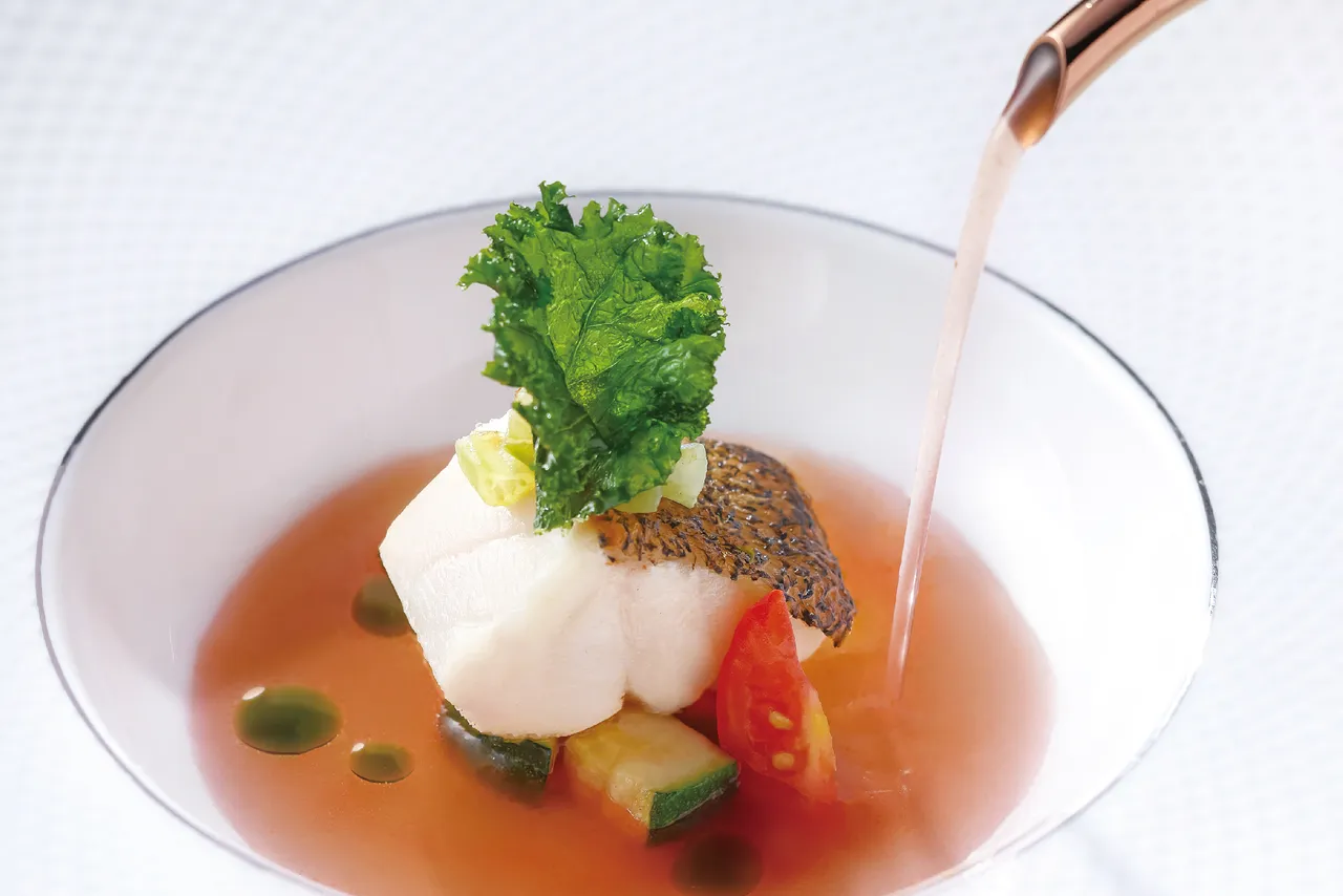 炙烧鲜鱼海鲜汤。业者提供