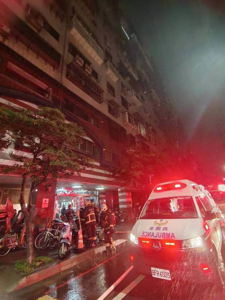 新北社區14樓暗夜大火　1女救出已無生命跡象