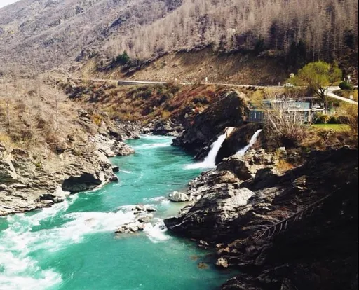 台湾游客在纽西兰自驾游　迎头撞上对向车辆致对方重伤