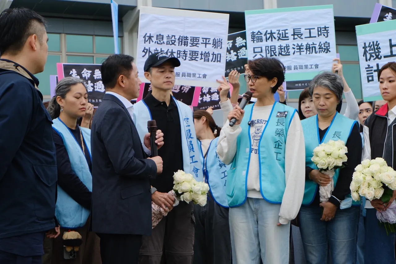 空服员请假权引起关注，工会今陈情直指中央在资方压力下没有修法。桃园市空服员职业工会提供