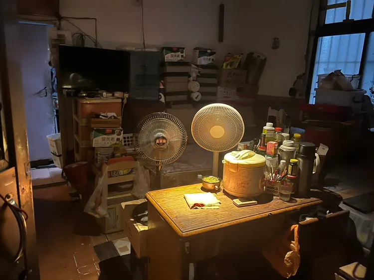 台北市多處社區大樓被查出暗藏非法旅宿，出入人員複雜，成治安隱憂。台北市觀傳局提供