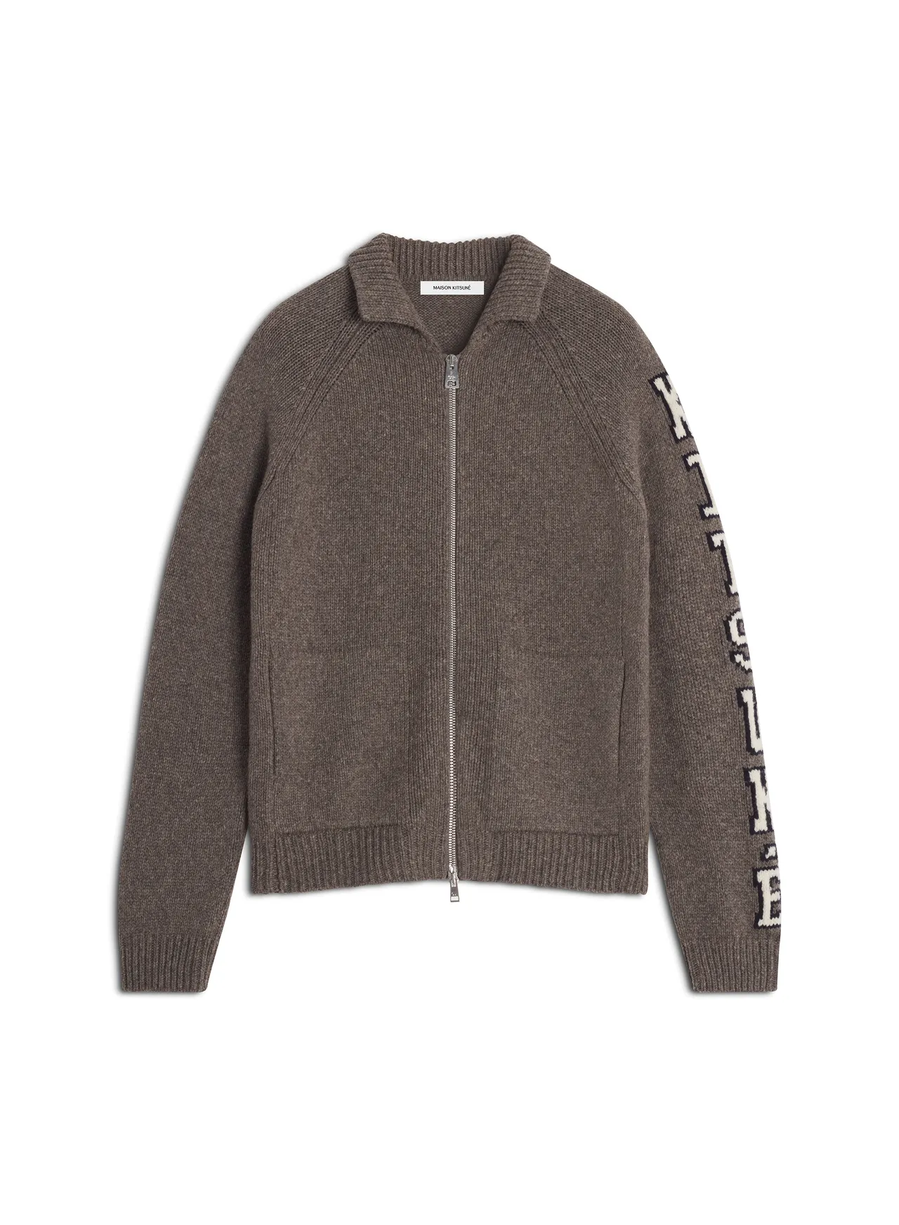 Maison Kitsuné中性灰嵌花字母LOGO学院风针织羊毛外套，2万1400元。品牌提供
