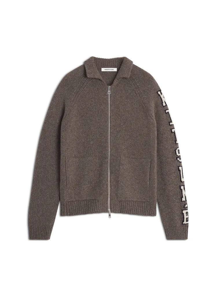 Maison Kitsuné中性灰嵌花字母LOGO學院風針織羊毛外套，2萬1400元。品牌提供