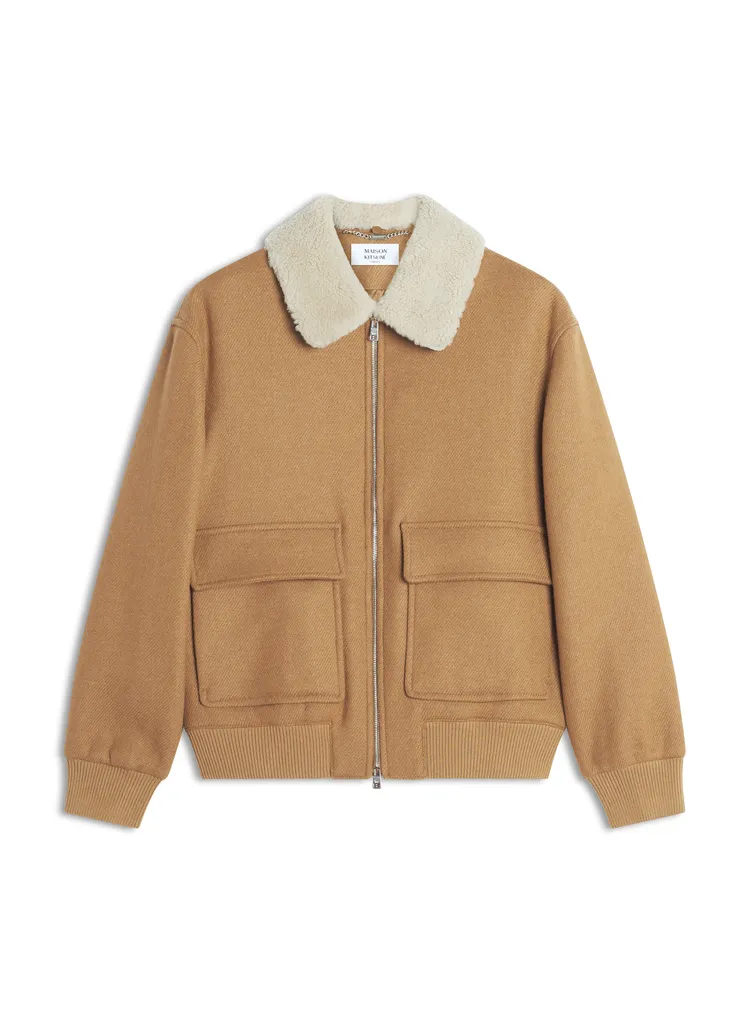 Maison Kitsuné暖土棕純再生羊毛羊羔毛領飛行夾克 ，2萬5800元。品牌提供