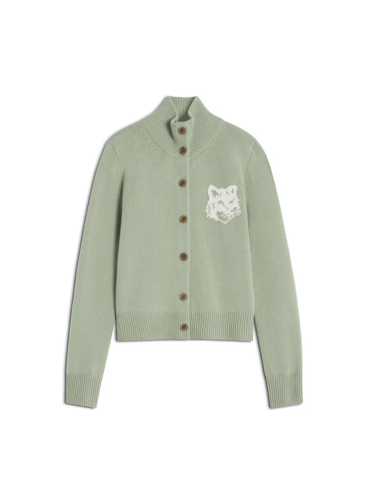 Maison Kitsuné鼠尾草綠嵌花針織狐狸頭高領開襟針織衫 ，1萬5700元。品牌提供