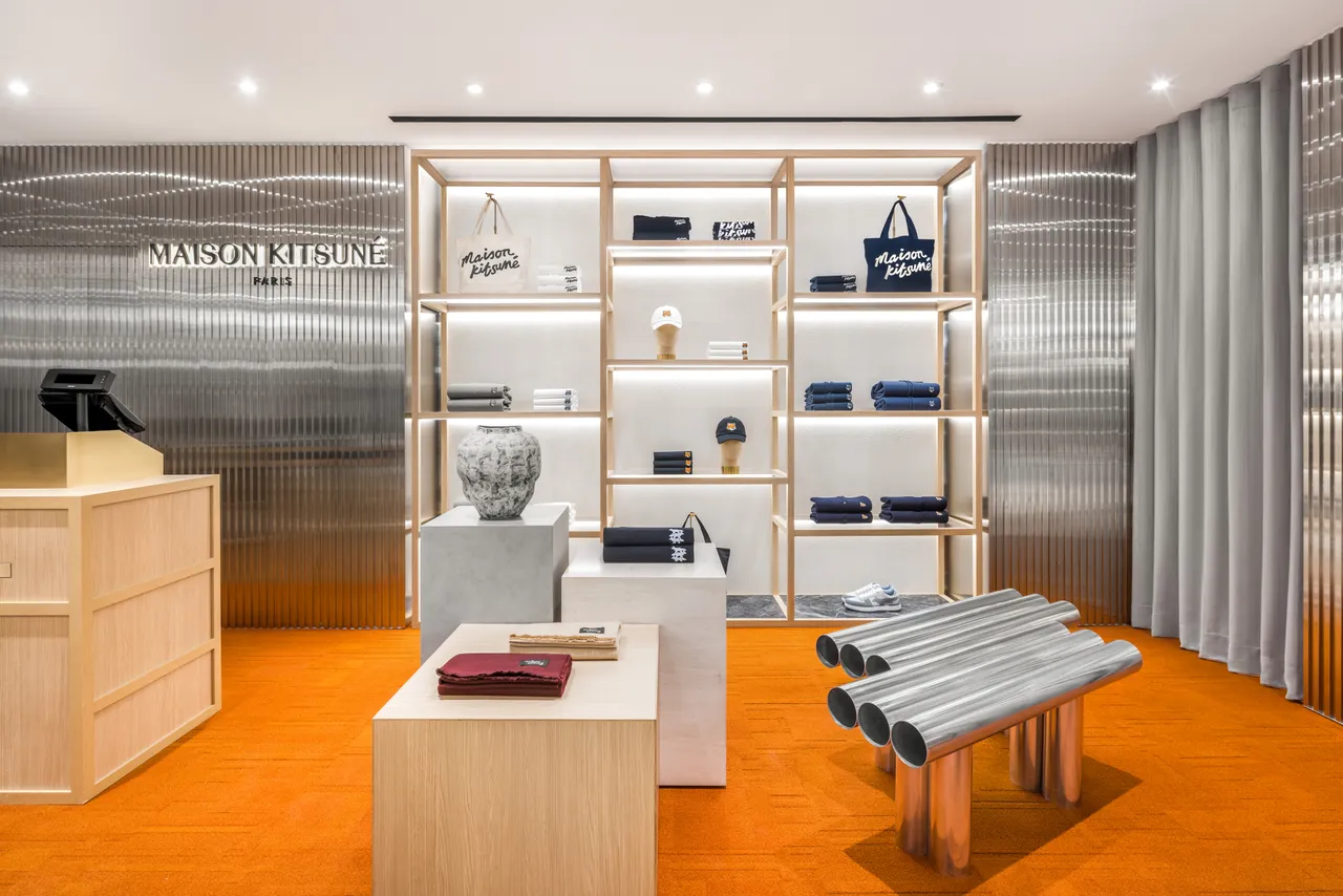 店装也穿插银色元素带来现代时髦感。品牌提供