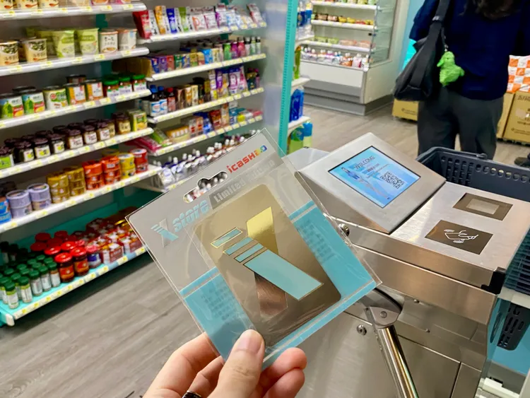 7-ELEVEN「X-STORE 9」新型須憑每人每卡（含手機線上卡）入店。莊偉祺攝