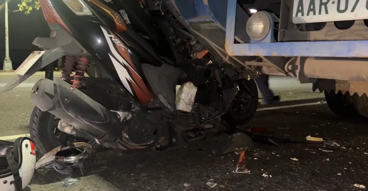 消防人员以机具破坏将廖男救出，已经没了生命迹象，送医后伤重不治。民众提供