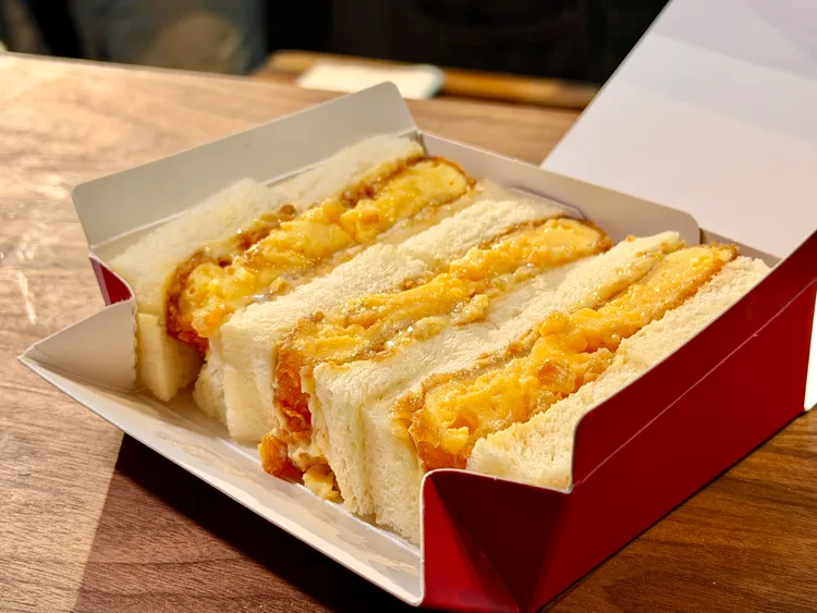 晶華首推招牌的「香酥滑嫩玉子磚」。莊偉祺攝