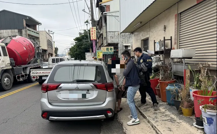 陳男昨天衝撞等紅燈的機車造成一死三傷後肇逃，今天下午被警方逮捕。民眾提供