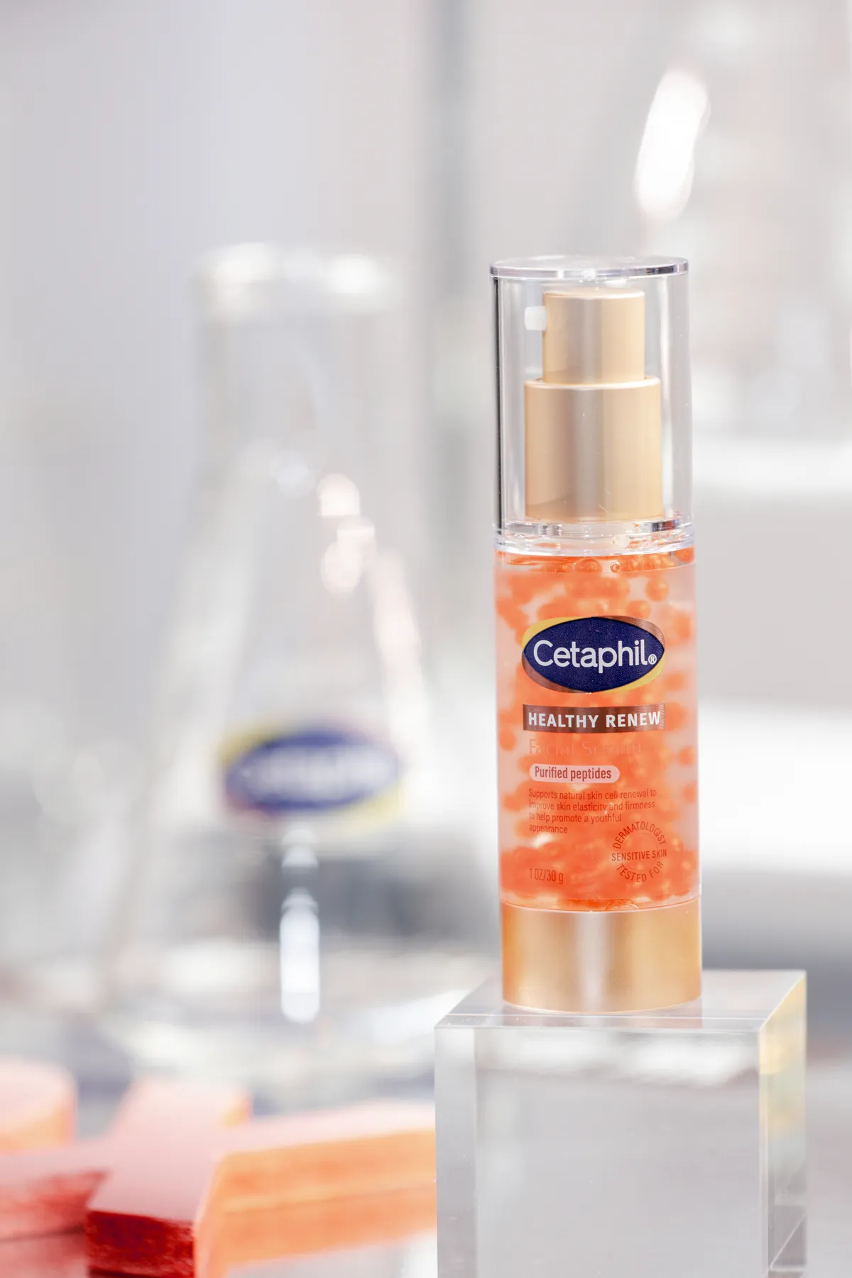 舒特肤全新「肽金瓶」胜肽紧致赋活精华，30g／1590元。品牌提供