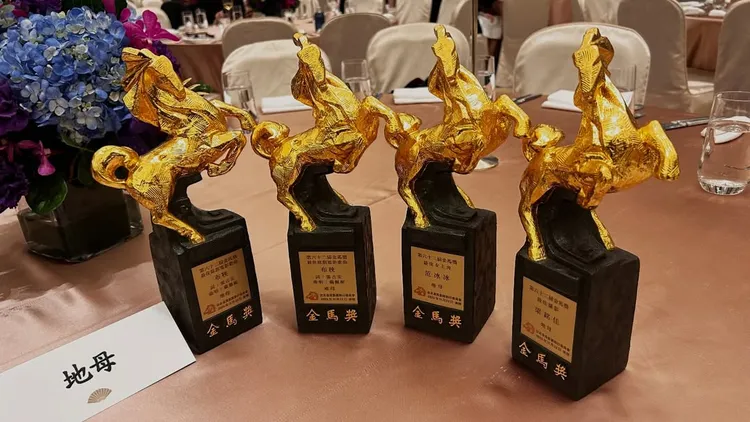 范冰冰因工作缺席金馬典禮，劇組團隊傳獎座照和她分享喜悅。翻攝范冰冰IG