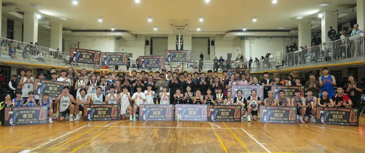 總統盃3x3籃球賽各組冠亞季軍合照。運動部提供