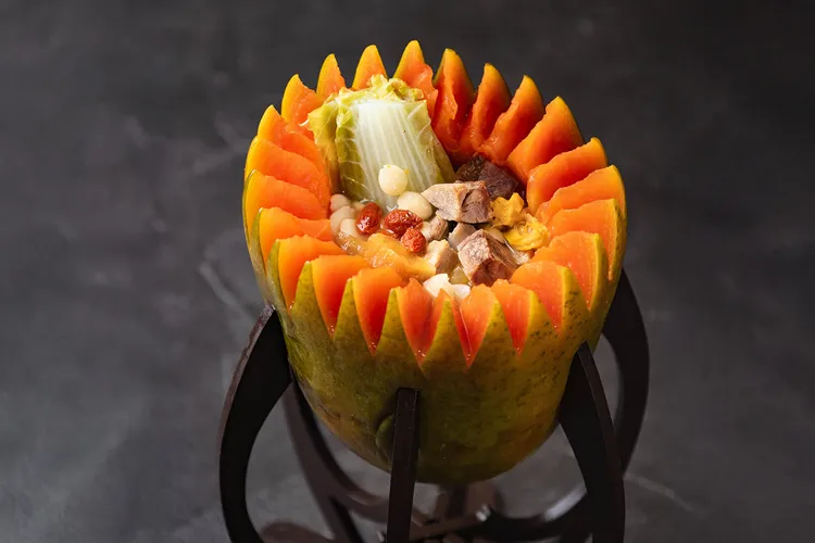 高雄日航酒店推出限時住房優惠「一泊滿食」，一次體驗酒店五間餐廳招牌美饌。業者提供