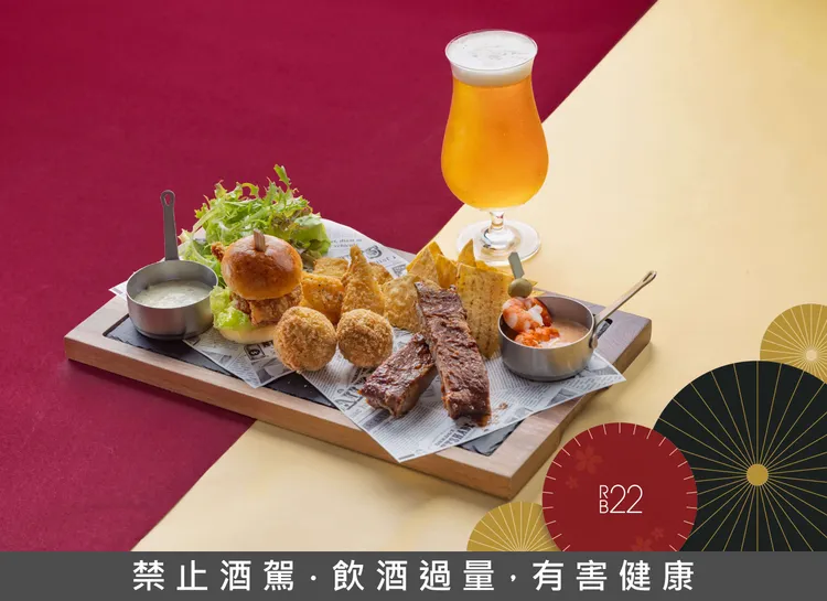 高雄日航酒店週年餐飲，RB22 天空酒吧單人獨享爐烤豬肋排套餐，期間限定1111元。業者提供