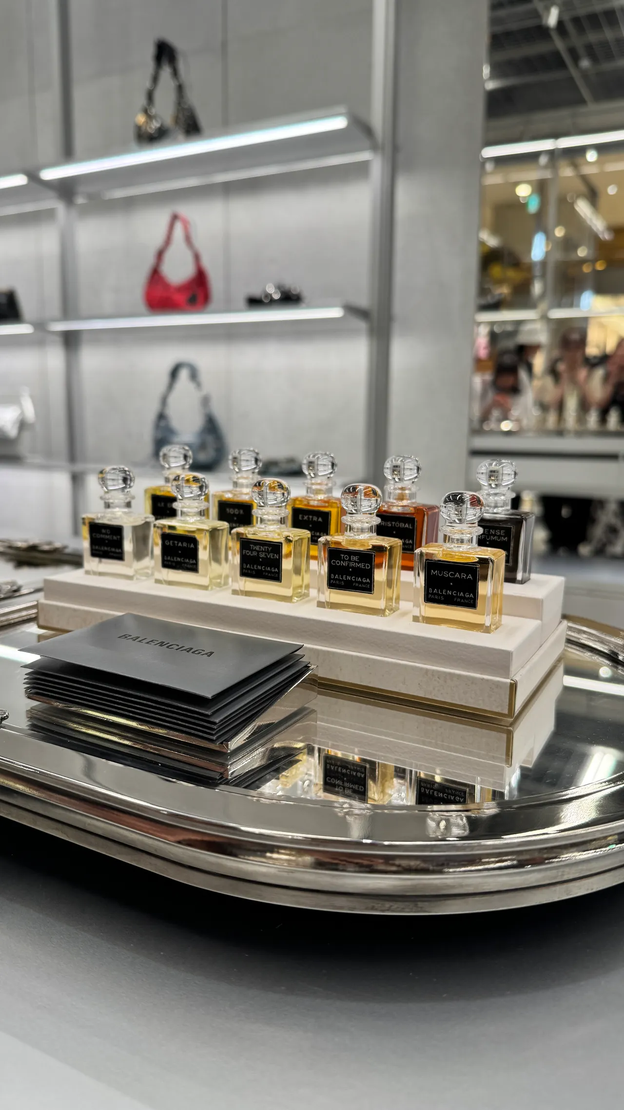 Balenciaga Le Dix Set典藏组，1万2300元。张家玲摄