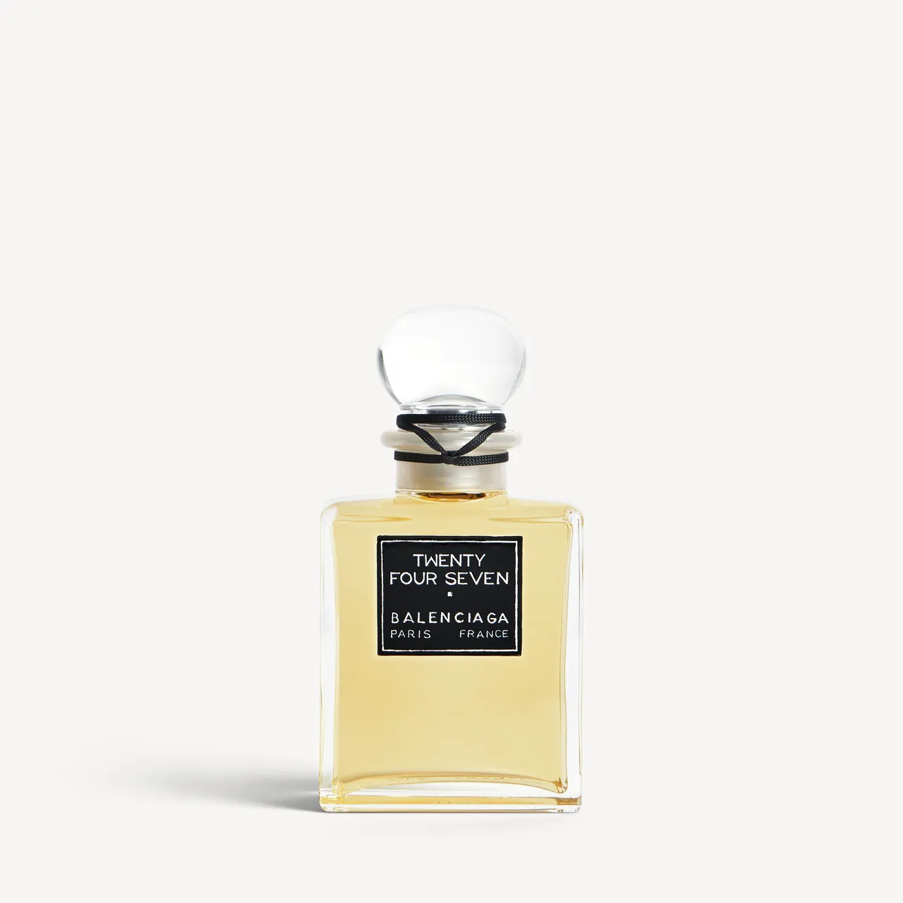 Balenciaga Fragrance Collection #Twenty Four Seven（丰盈琥珀调），100ml／1万元。品牌提供