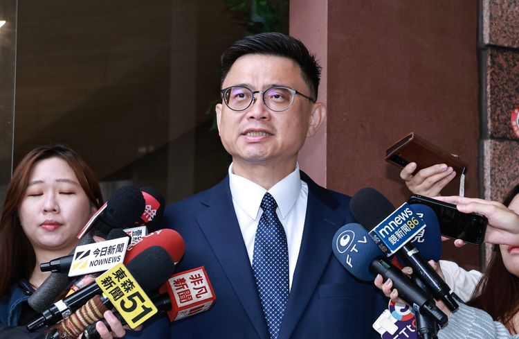 賴瑞隆喊「今天當選明天上工」 嗆柯志恩「不敢為高雄挑戰傅崐萁」