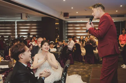 江国宾惊喜现身粉丝婚礼　变身歌手送祝福