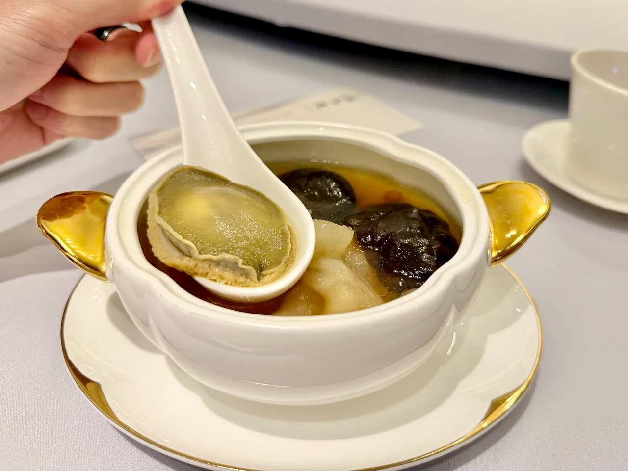 不同於台式口味的粵式佛跳牆。莊偉祺攝