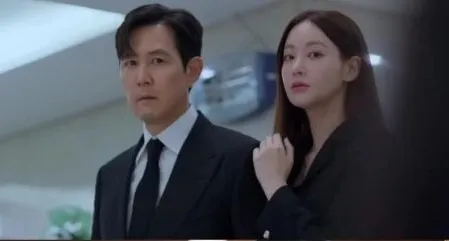 吴涟序出场饰演李政宰的初恋，两人实际年龄相差15岁，也被骂姪女恋。翻摄自韩网