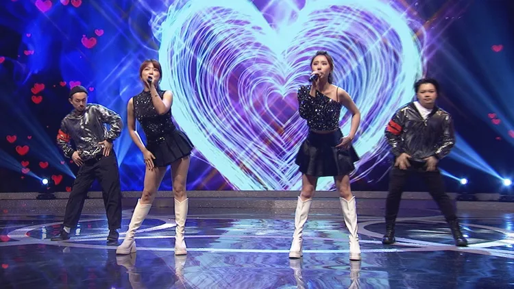 翁鈺鈞（左）難得穿短裙又秀舞技，令康康驚艷。中視提供