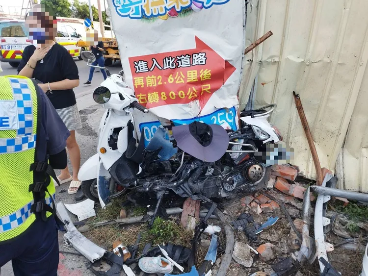小客車追撞機車，7人受傷，1人失去生命跡象。翻攝畫面