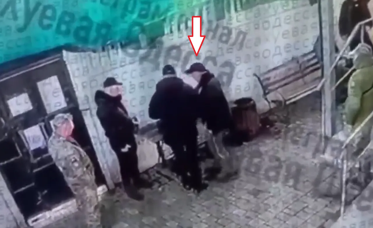 拒当炮灰！男征兵中心「突自爆炸飞惨死」　惊悚画面曝