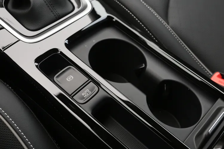 除了電子手煞車，也附有市區走走停停相當好用的Auto Hold功能。林浩昇攝