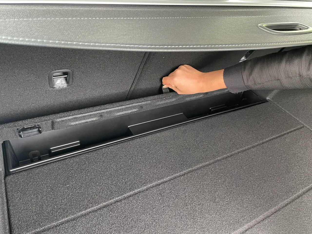 在行李箱最里面甚至也规划了长雨伞的专属收纳空间。林浩升摄