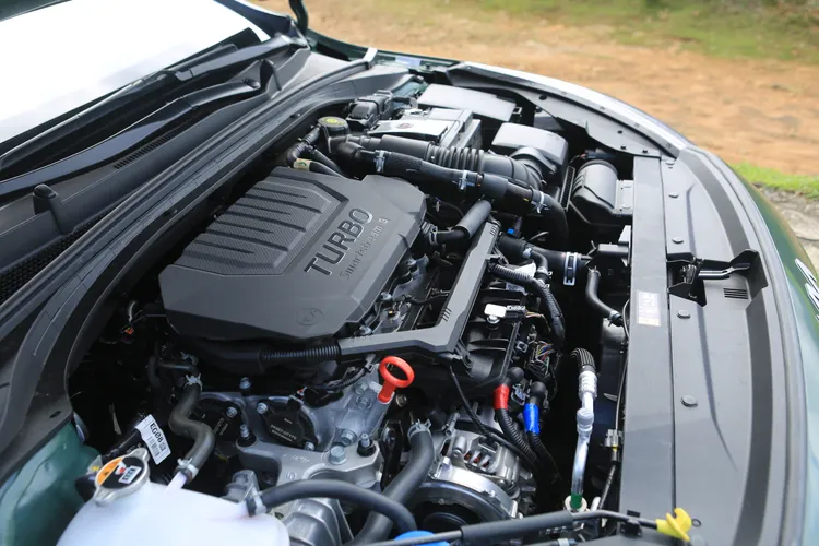 1.5升渦輪增壓引擎搭配48V輕油電系統，提供快意的加速特性之外，最重要的是平均油耗能達到19km/L的優異水準。林浩昇攝