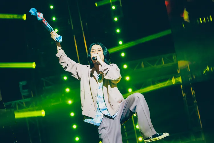 澀谷昴學台語「水啦」，打算來台開唱時與粉絲互動。大鴻藝術提供