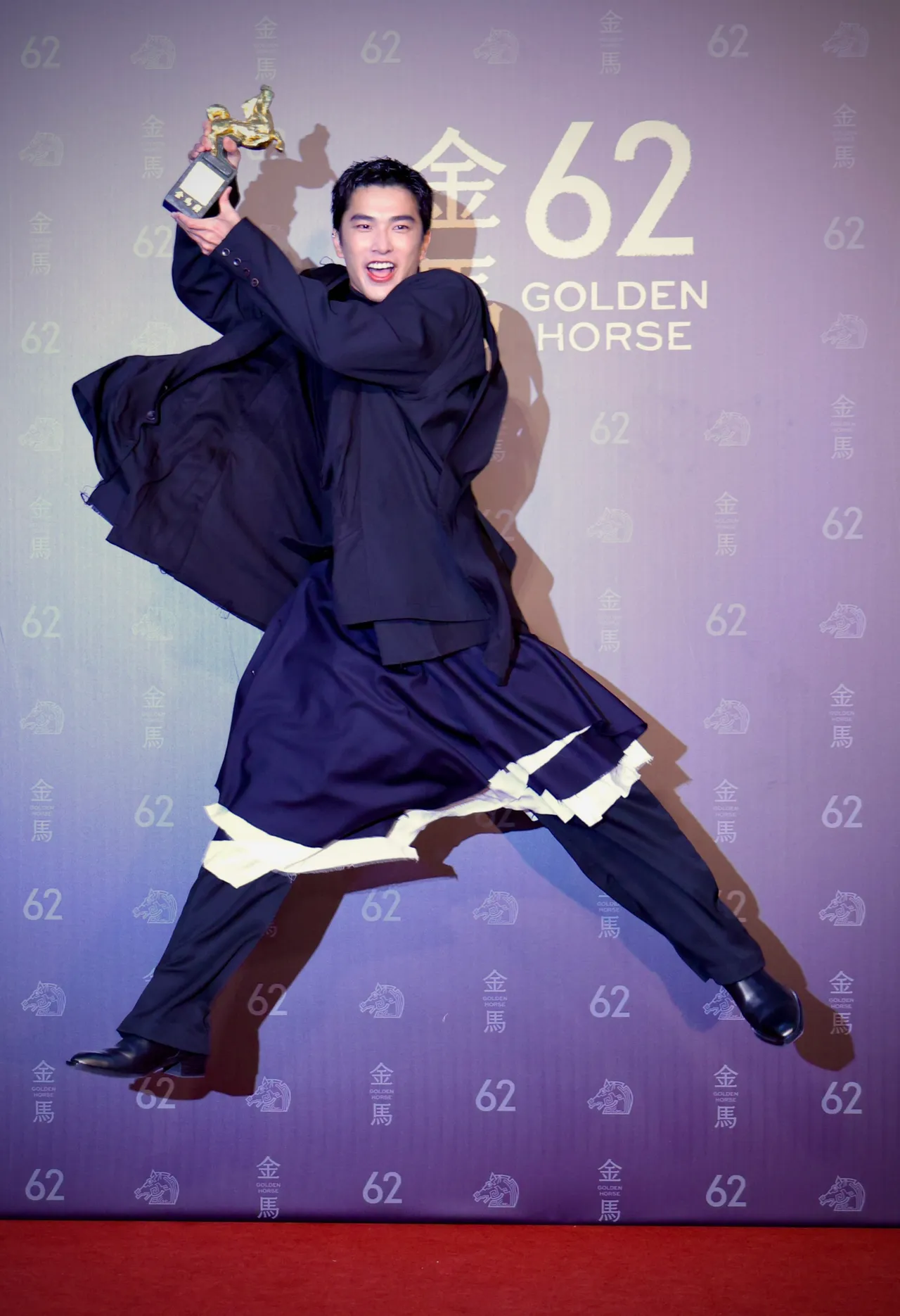 曾敬骅获奖爽到跳起来。庄宗达摄
