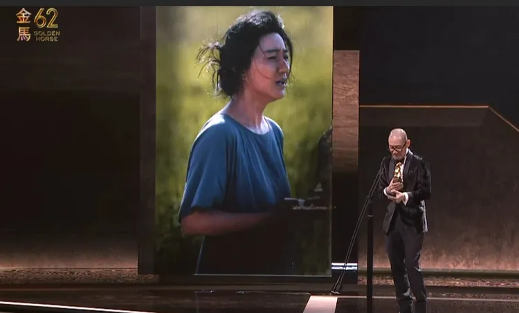 范冰冰奪影后，導演代領獎，與她連線，她哽咽吐心聲。翻攝MyVideo