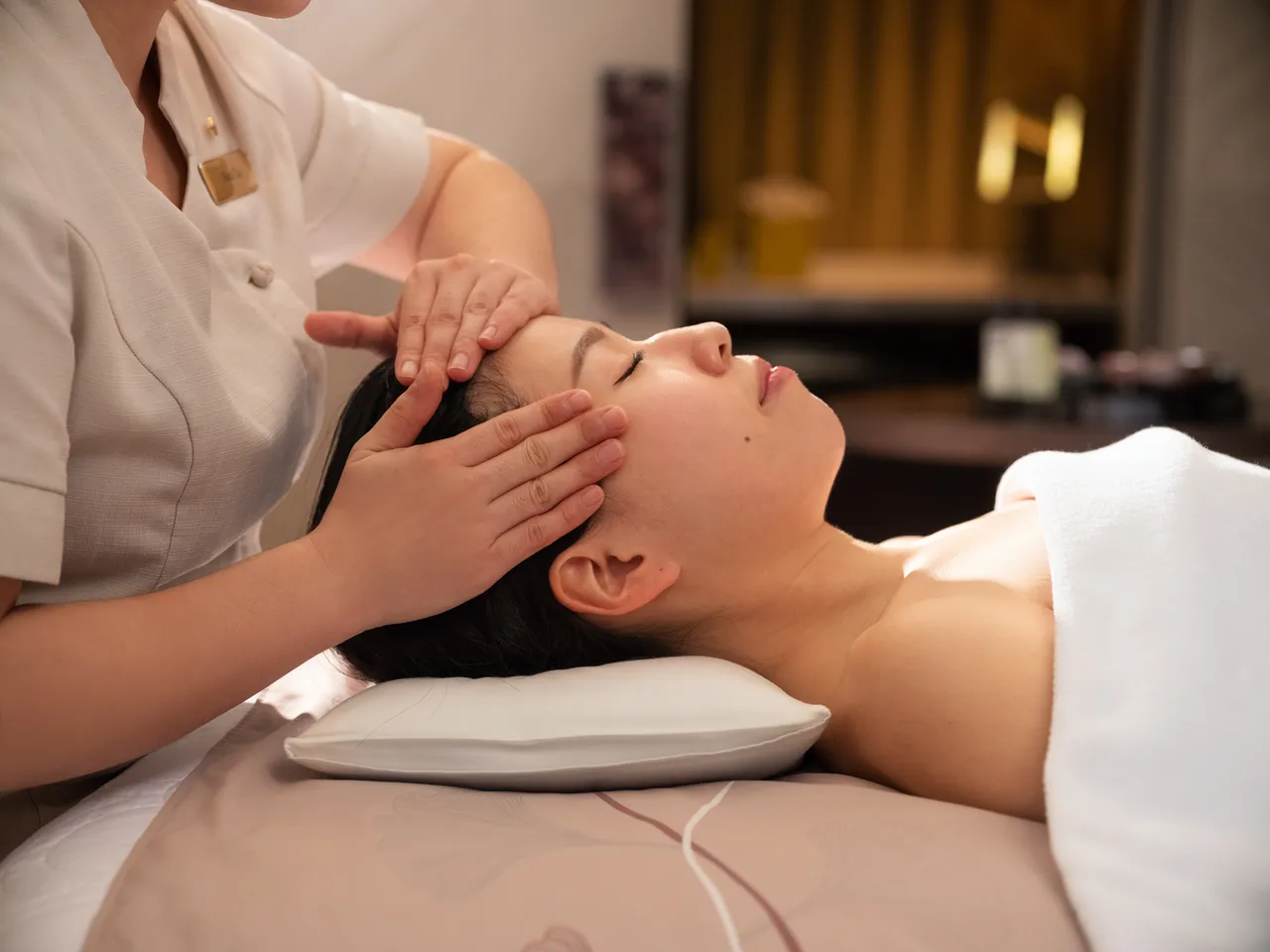 凡预订宾客可享芳疗或餐饮抵用额度，于屡获殊荣的芳疗中心享受世界级经典芳疗，或量身打造的美容护理疗程。台北文华东方酒店提供