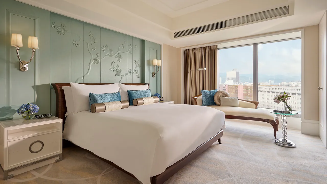 台北文华东方酒店的欧式建筑美学令人彷若置身欧洲，雍容典雅的套房设计更深受国际名人及政商名流的青睐。台北文华东方酒店提供