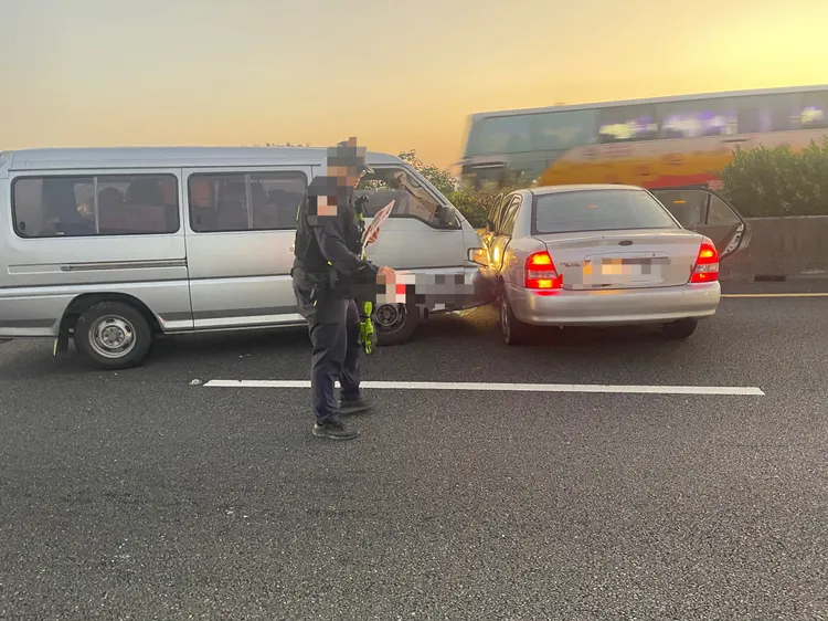 國道1號雲林虎尾路段發生連環車禍，造成1死5傷。翻攝畫面