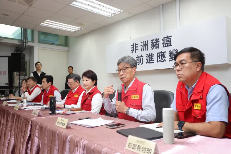 農業署長陳駿季（右二）。行政院提供