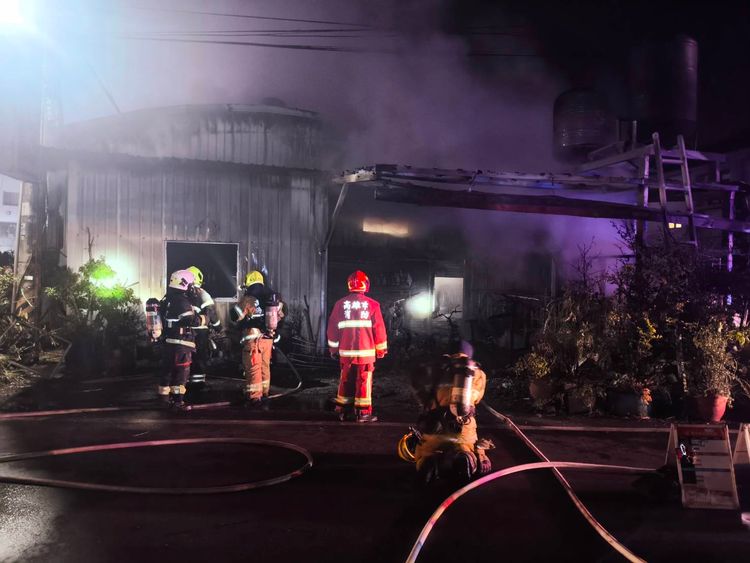 高雄汽車保養廠惡火！1女受困「遭活活燒死」