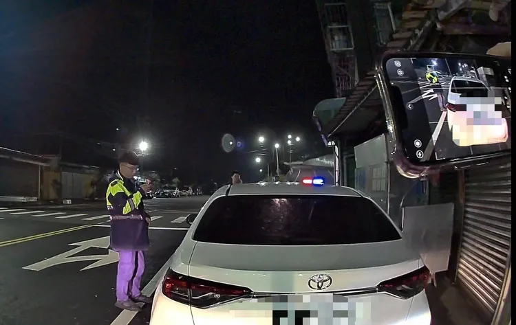 警方巡逻时锁定一部失窃车，调查后才发现是乌龙一场。翻摄照片