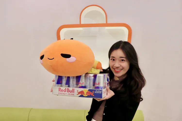 「蝦皮購物11.11最強購物節」攜Red Bull送日本鈴鹿大獎賽雙人行，祭出人人全站0元起免運、熱銷品6折起等優惠。蝦皮購物提供