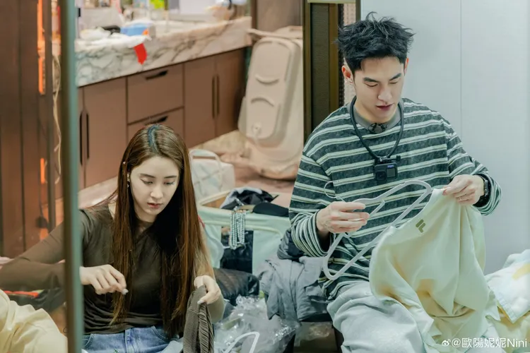 欧阳妮妮（左）和张书豪在节目中公开杭州的家。翻摄湖南卫视微博