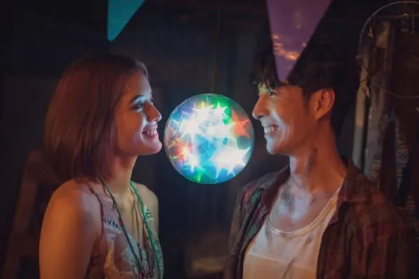 Sora（左）小陳勢安9歲，外型姣好。華納音樂提供